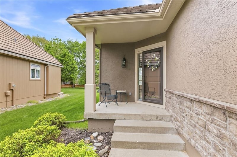 4237 Park Springs Dr, Lee's Summit, MO 64064