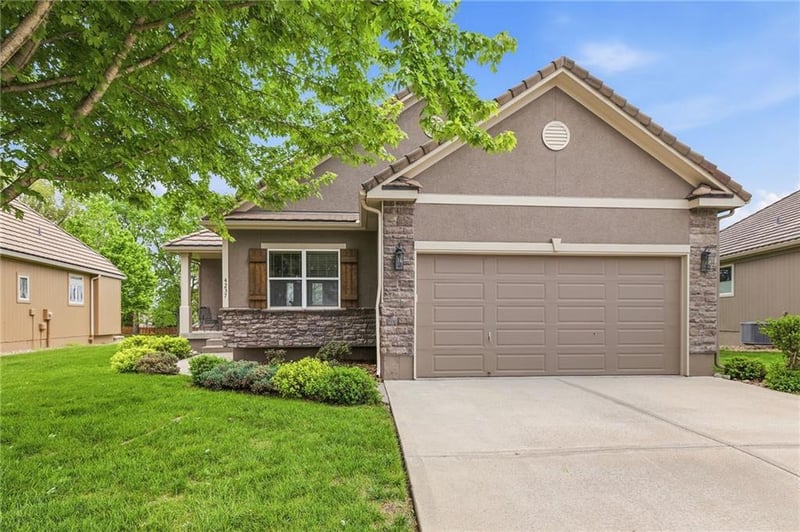 4237 Park Springs Dr, Lee's Summit, MO 64064