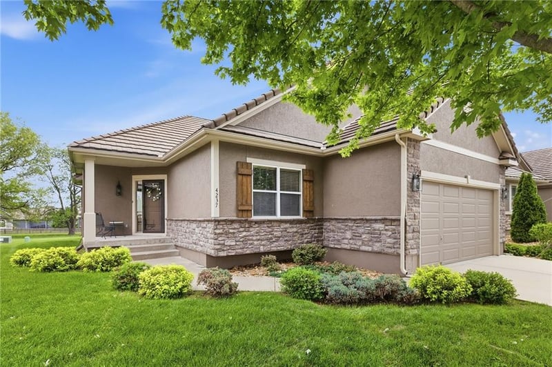 4237 Park Springs Dr, Lee's Summit, MO 64064