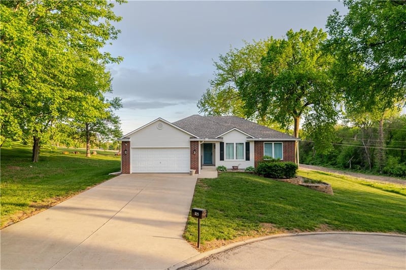 1105 Summerfield Ct, Atchison, KS 66002