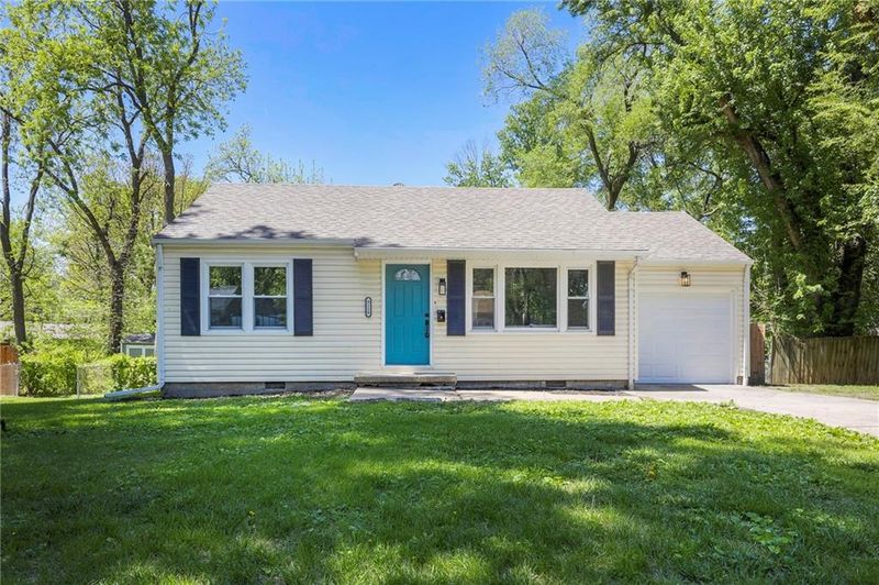 8118 Mackey St, Overland Park, KS 66204