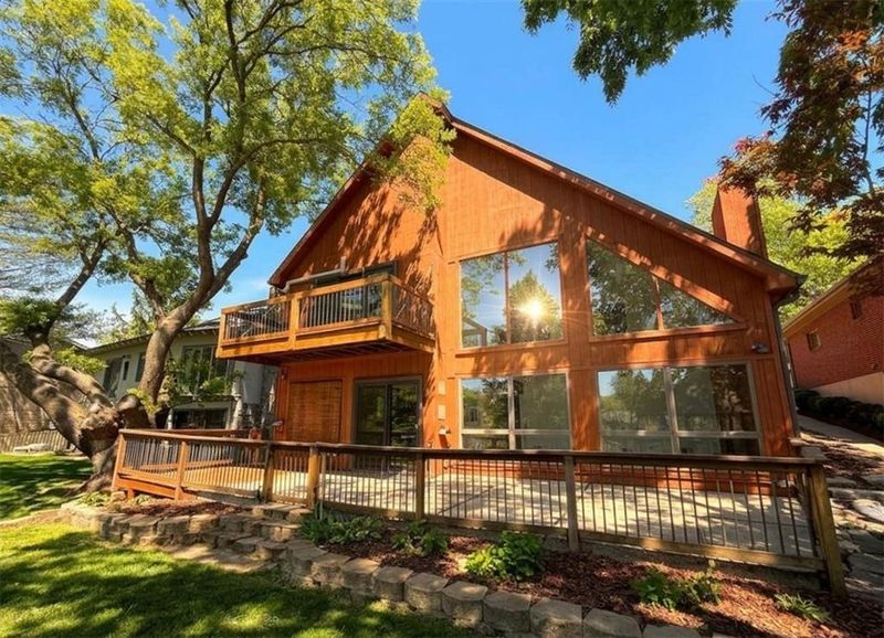 155 North Shore Dr, Lake Waukomis, MO 64151