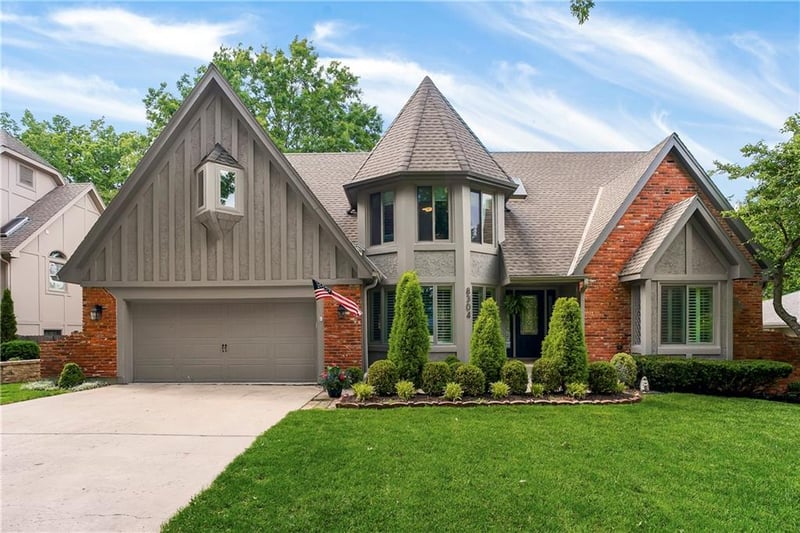 8304 W 99th St, Overland Park, KS 66212