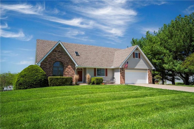 1720 Paddock Dr, Kearney, MO 64060