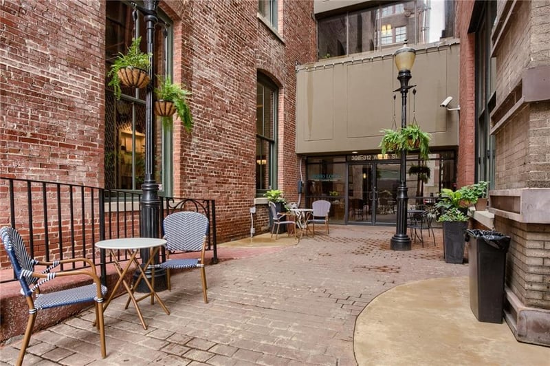 308 W 8th St #302, Kansas City, MO 64105