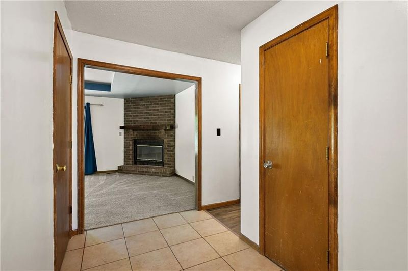 505 Arena Dr, Peculiar, MO 64078