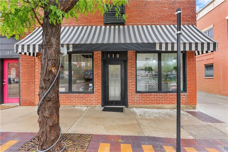 110 SE 3rd St, Lee's Summit, MO 64063
