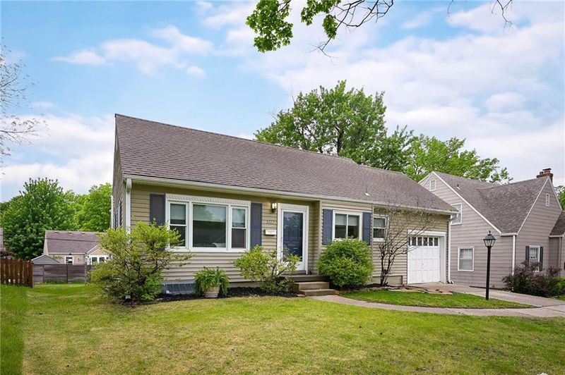 5322 Juniper Dr, Roeland Park, KS 66205