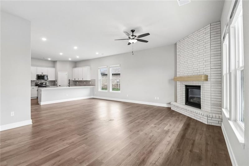18420 W 195 St, Spring Hill, KS 66083