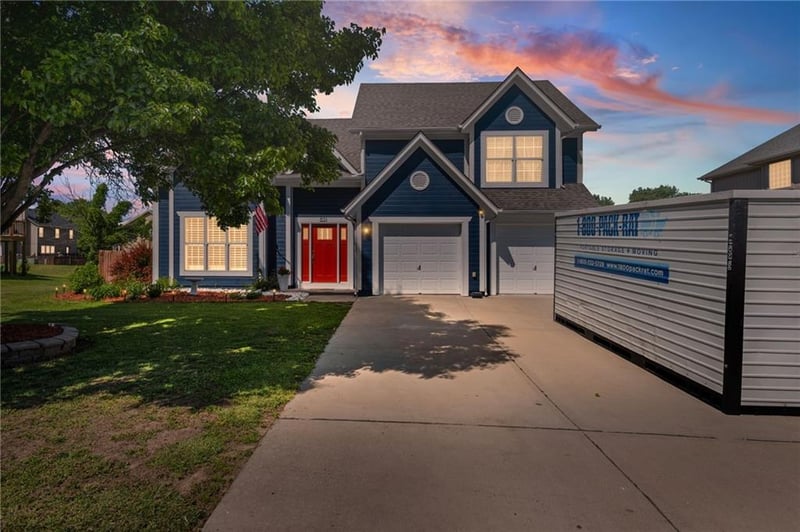 651 River Dr, Kansas City, KS 66111