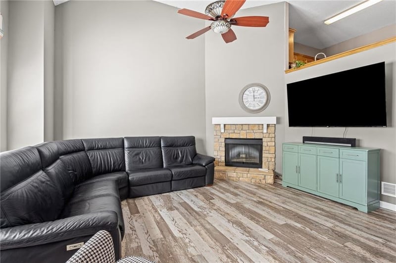 651 River Dr, Kansas City, KS 66111