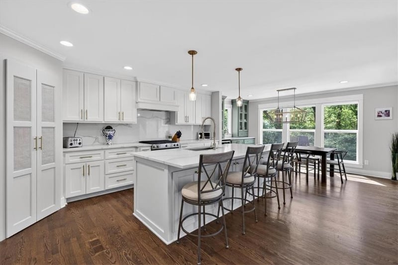 8332 Overbrook Rd, Leawood, KS 66206