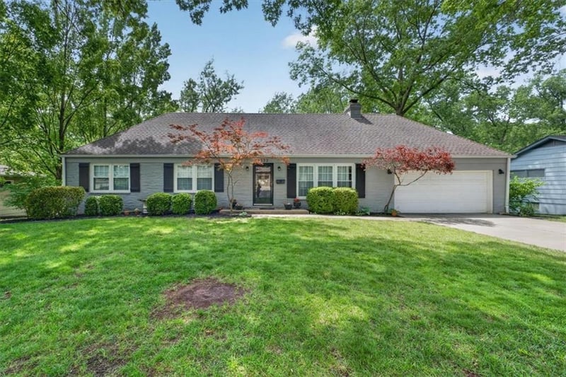 8332 Overbrook Rd, Leawood, KS 66206