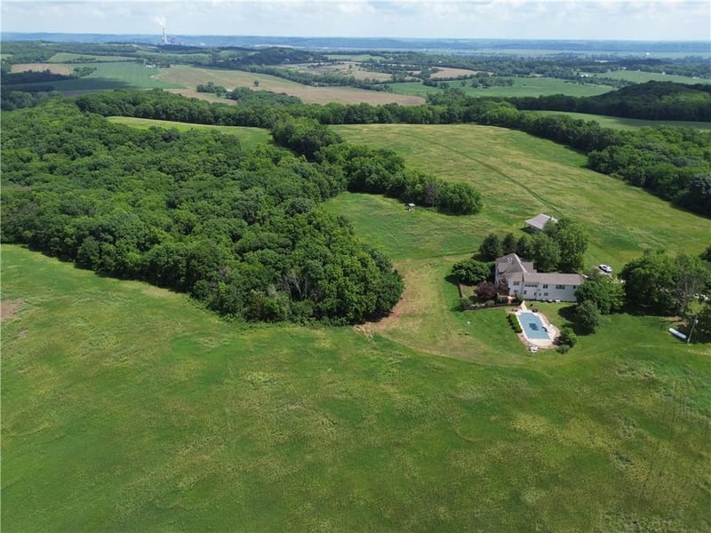 17620 Millwood Rd, Leavenworth, KS 66048