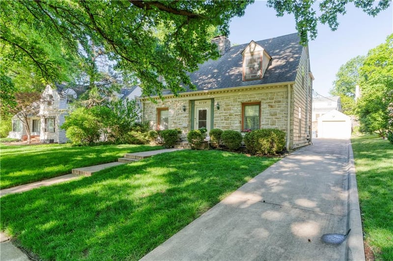 6724 Cherry St, Kansas City, MO 64131
