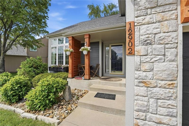 12902 S Hagan St, Olathe, KS 66062