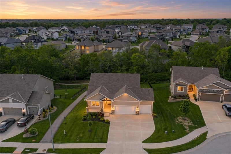 202 NW Joshua Dr, Lee's Summit, MO 64081