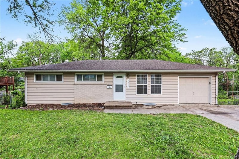 5324 Hunter St, Raytown, MO 64133