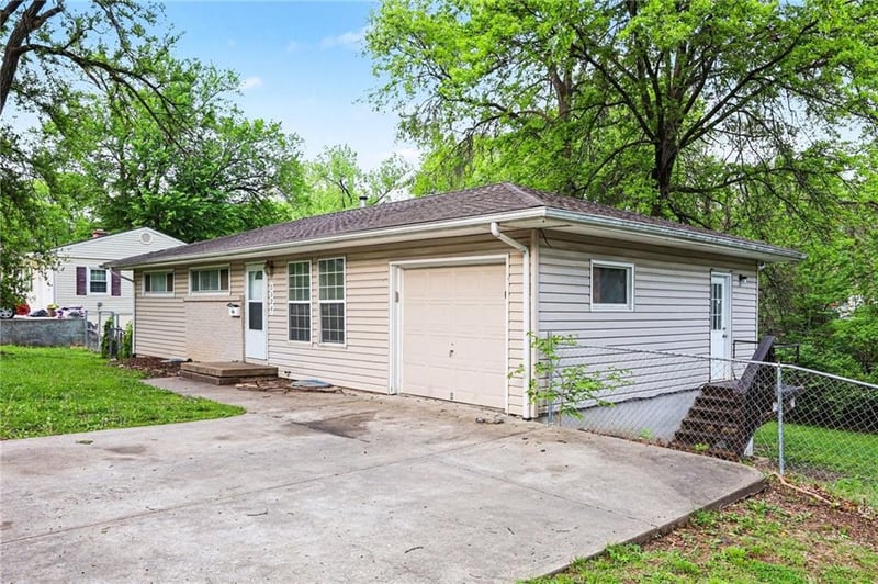5324 Hunter St, Raytown, MO 64133