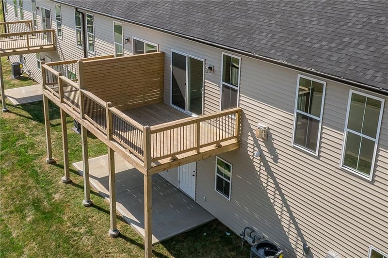 1405 Country Ct, St Joseph, MO 64506