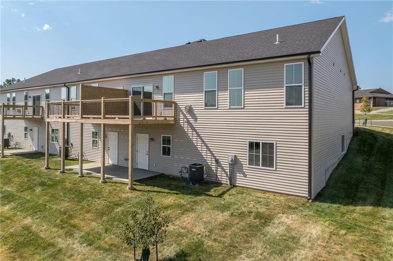 1405 Country Ct, St Joseph, MO 64506