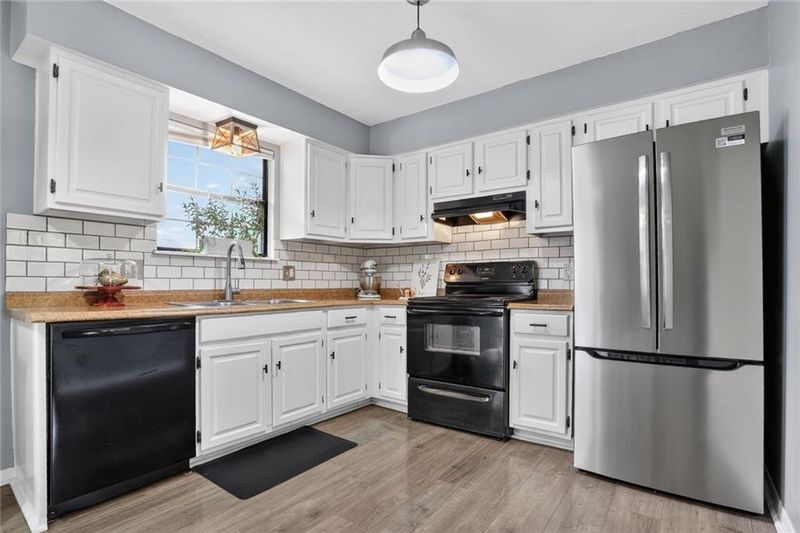 1325 E 123rd St, Olathe, KS 66061