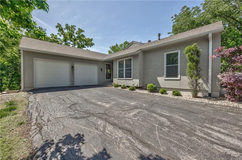 10781 Oakmont St, Overland Park, KS 66210