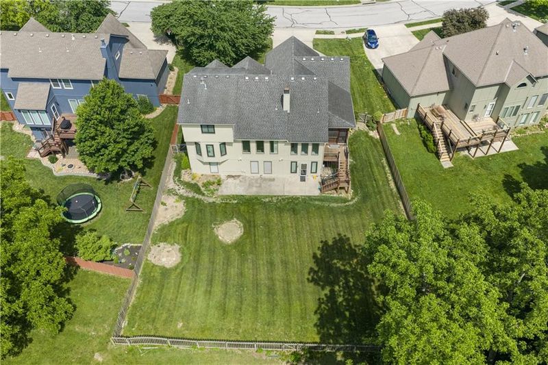 1636 SW Summit Valley Ln, Lee's Summit, MO 64081