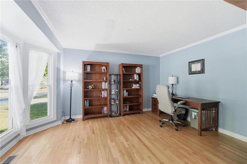 1147 E Sheridan Bridge Ln, Olathe, KS 66062