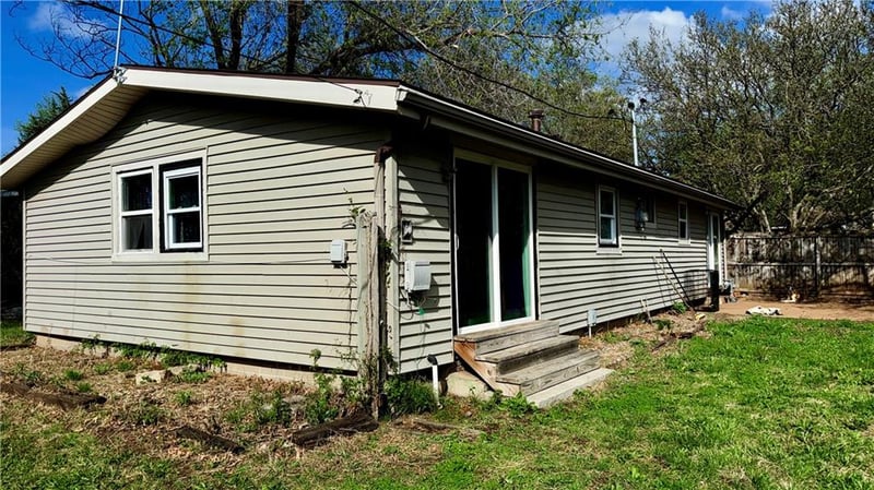 8620 Winchester Ave, Kansas City, MO 64138