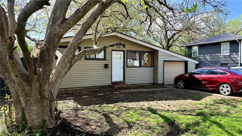 8620 Winchester Ave, Kansas City, MO 64138