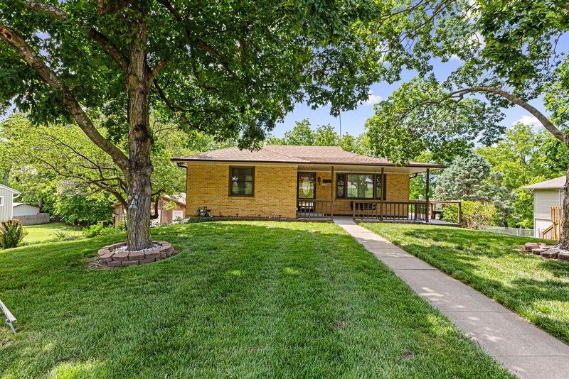 2628 S 39th Ter, St Joseph, MO 64503