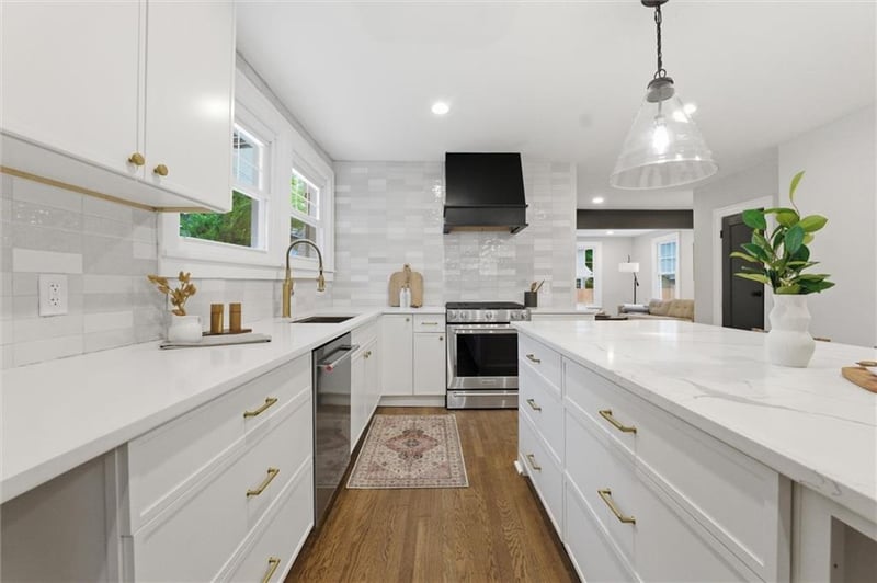 6117 Morningside Dr, Kansas City, MO 64113