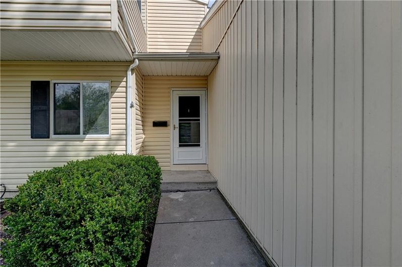1921 E 97th St #1921, Kansas City, MO 64131