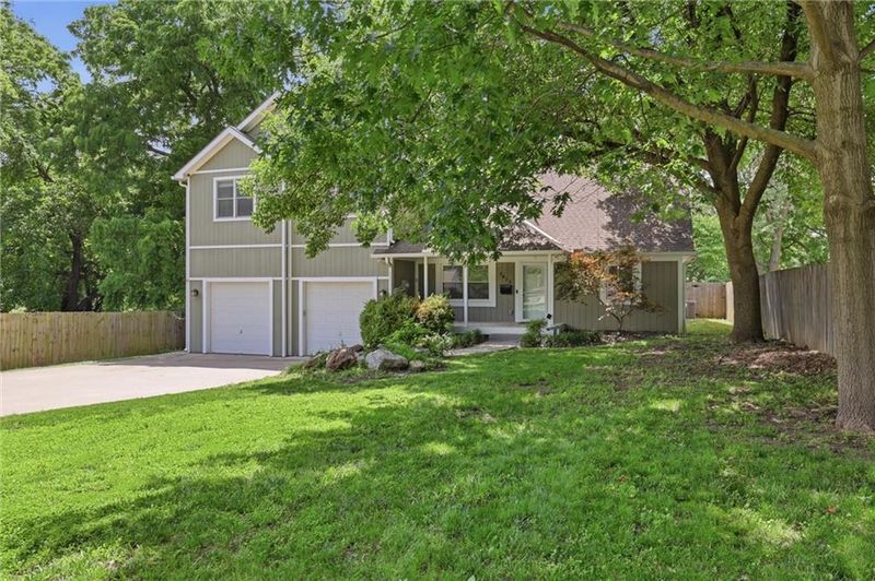 7612 Eby Ave, Overland Park, KS 66204