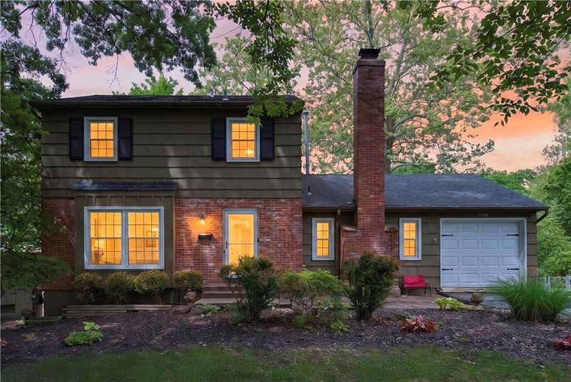 9802 Eby St, Overland Park, KS 66212