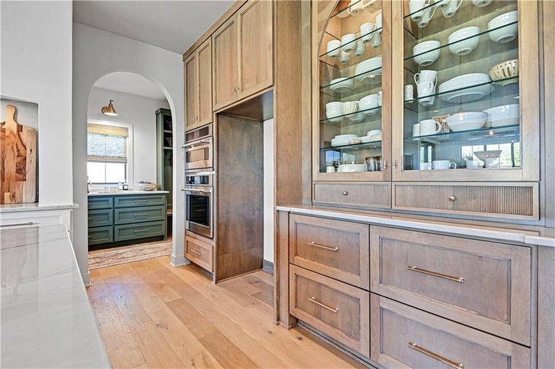 16924 Parkhill St, Overland Park, KS 66221