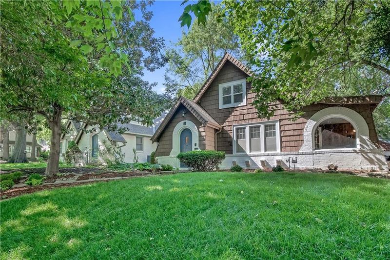 6 E 70th Ter, Kansas City, MO 64113