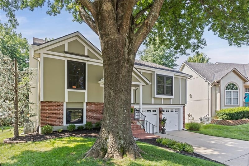 11259 Garnett St, Overland Park, KS 66210