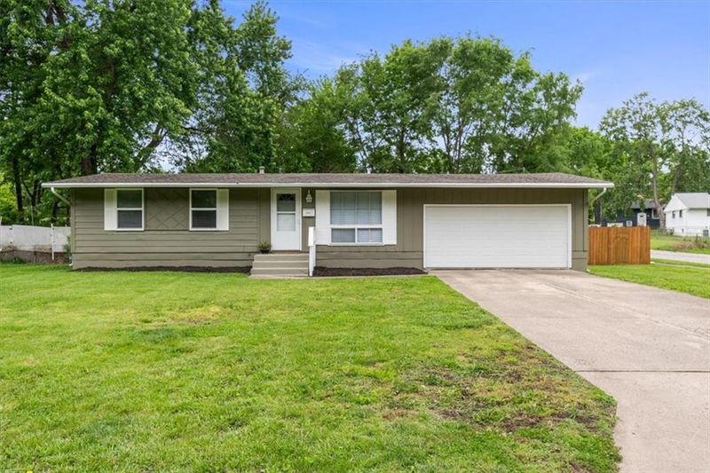 8501 E 93rd St, Kansas City, MO 64138