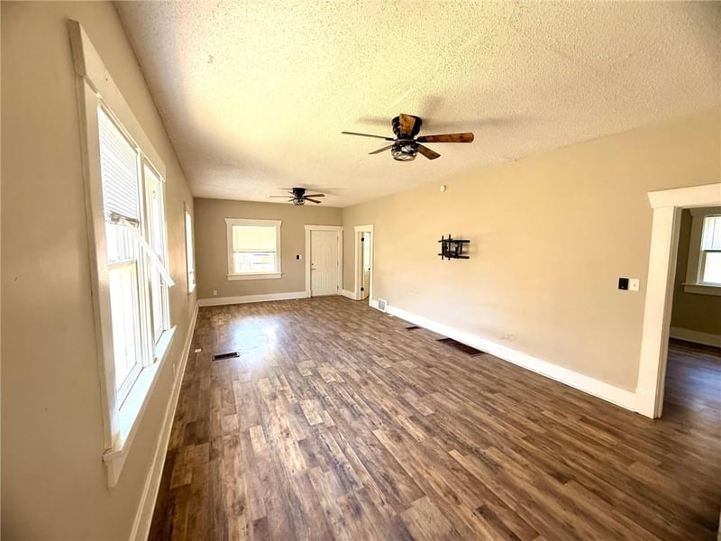 3913 Terrace Ave, St Joseph, MO 64504