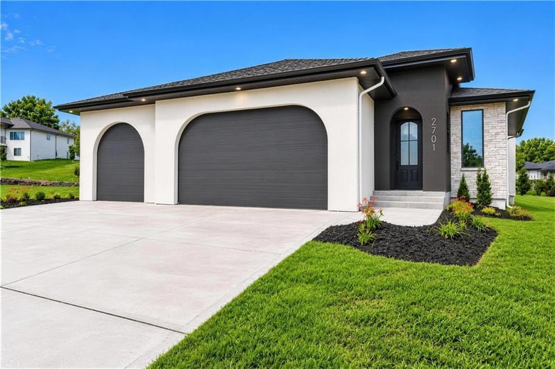 2701 NE Crestview St, Blue Springs, MO 64029