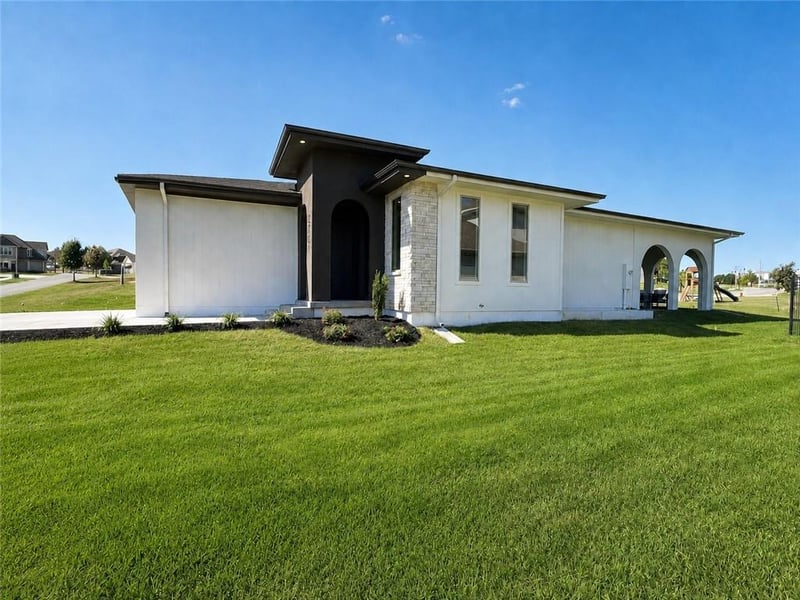 2701 NE Crestview St, Blue Springs, MO 64029