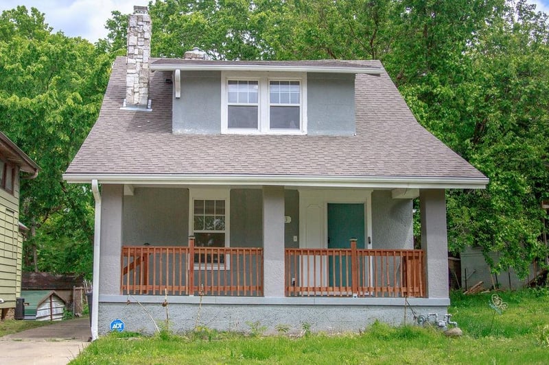 2923 Parkwood Blvd, Kansas City, KS 66104