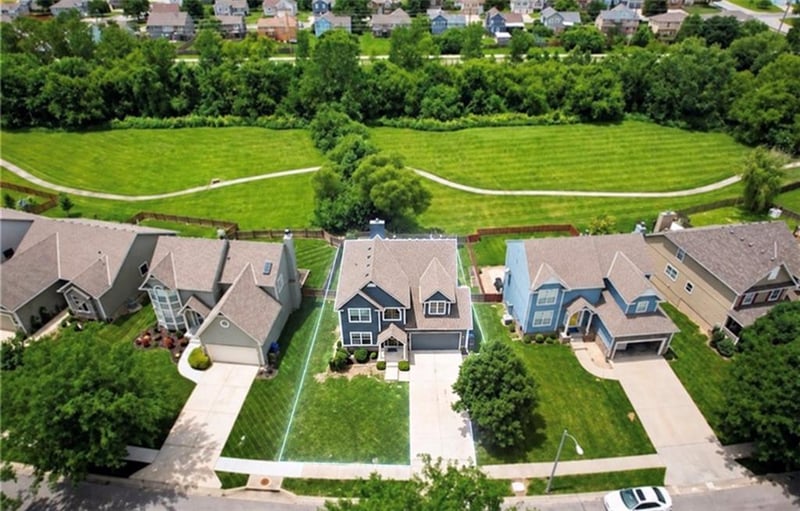 712 S Adams St, Raymore, MO 64083