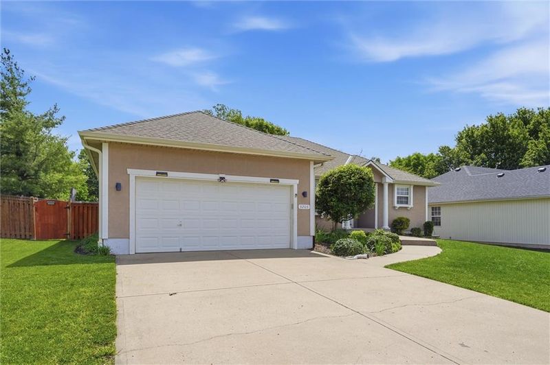 3205 SW Alice Ln, Lee's Summit, MO 64082