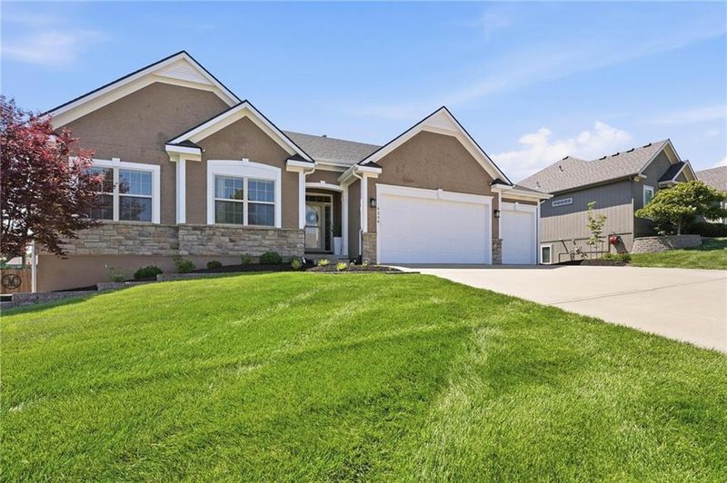 9308 N Bellview Ave, Kansas City, MO 64155