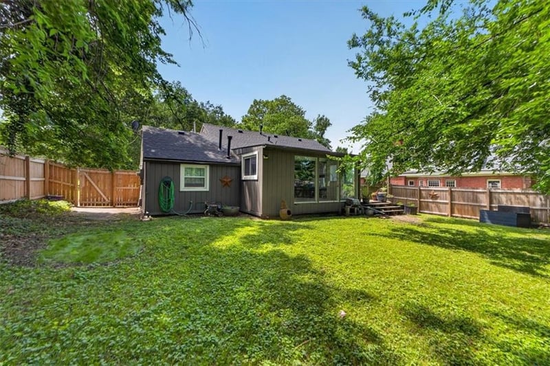 4717 Reinhardt Dr, Roeland Park, KS 66205