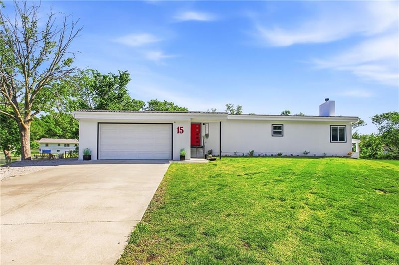 15 NE Johnson St, Lee's Summit, MO 64063