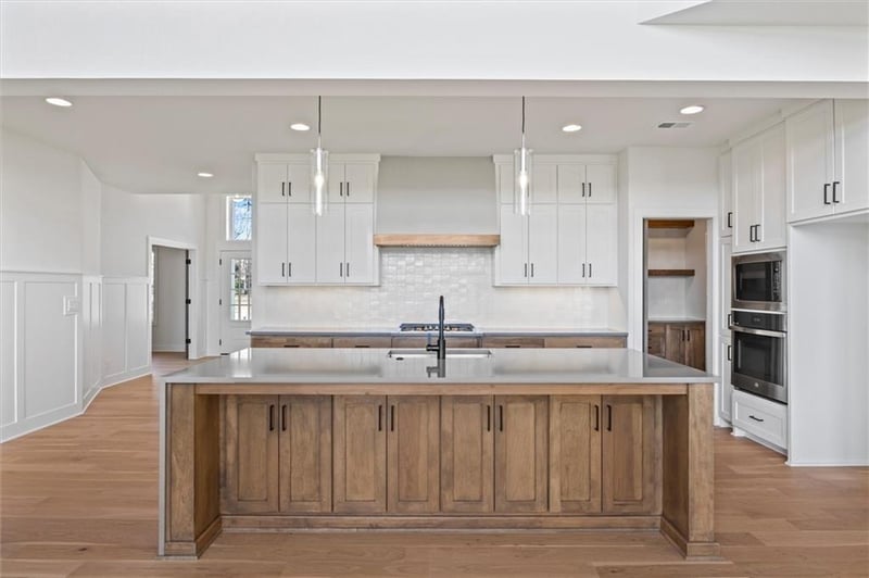 1913 Fern Cir, Lee's Summit, MO 64082